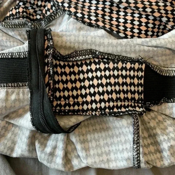 Sinequanone Parisian light weight dress w VNeck, Sleeves  and unique waistband - Picture 9 of 9